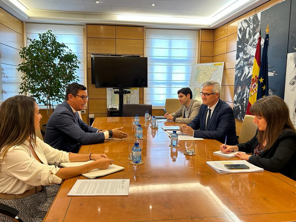 Canarias tramita la prórroga de la bonificación al transporte terrestre