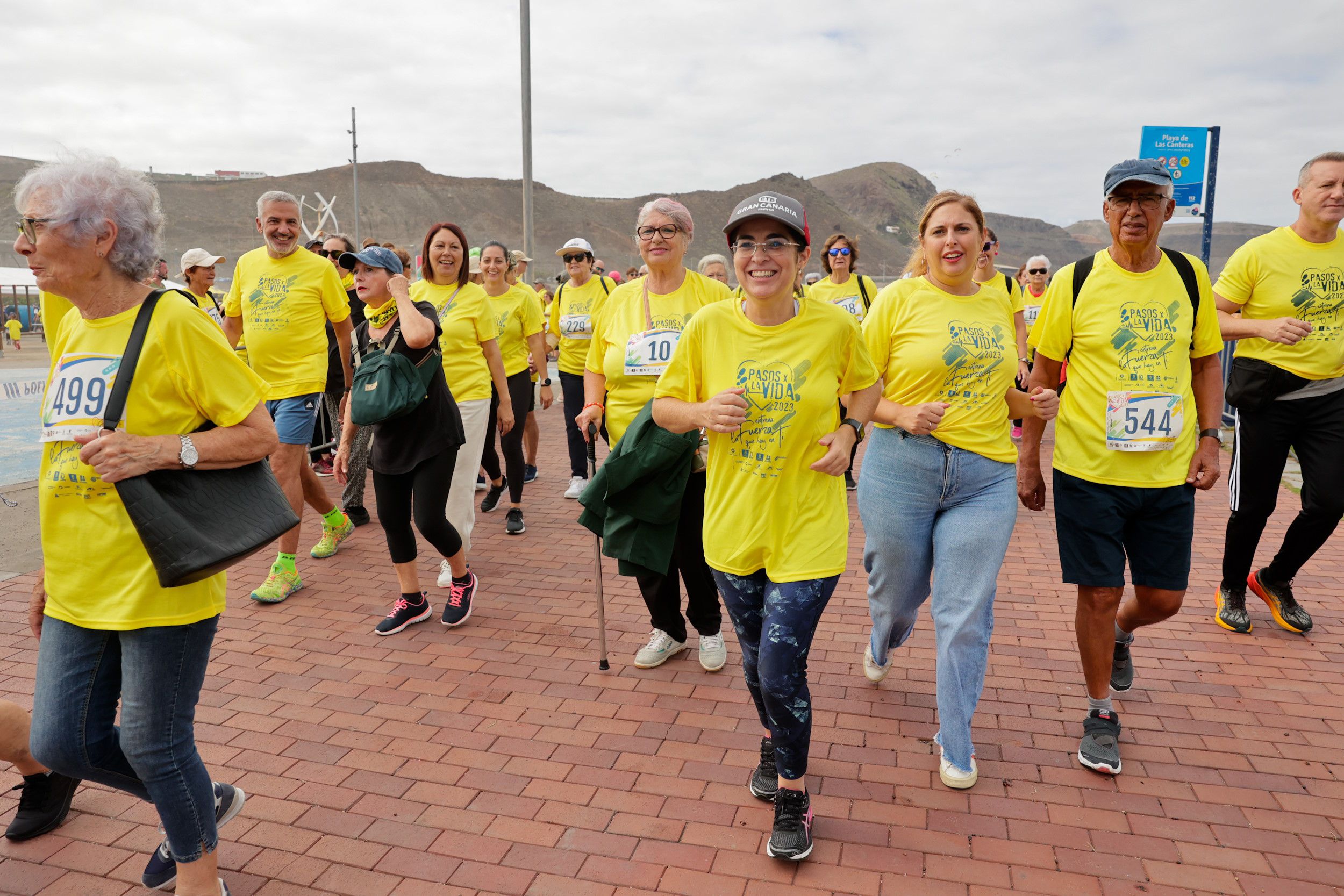Una reunión saludable en la VII Carrera-Caminata 'Pasos x la vida'