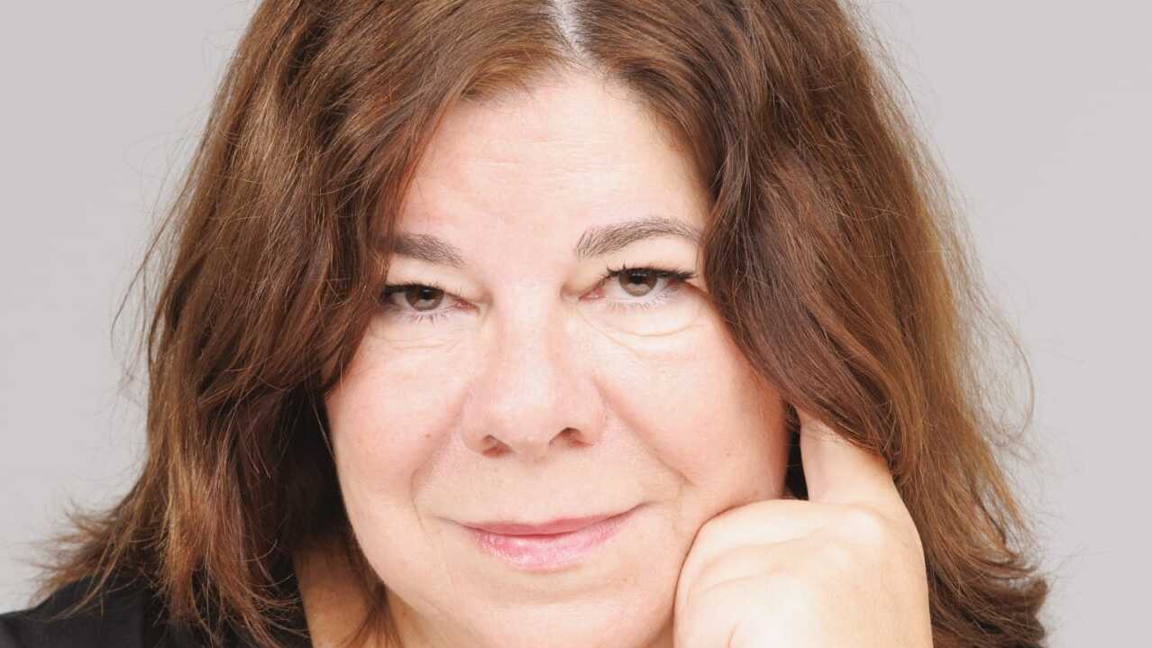 Lara López reúne más de dos décadas de escritura fragmentaria y elusiva en su nuevo poemario 