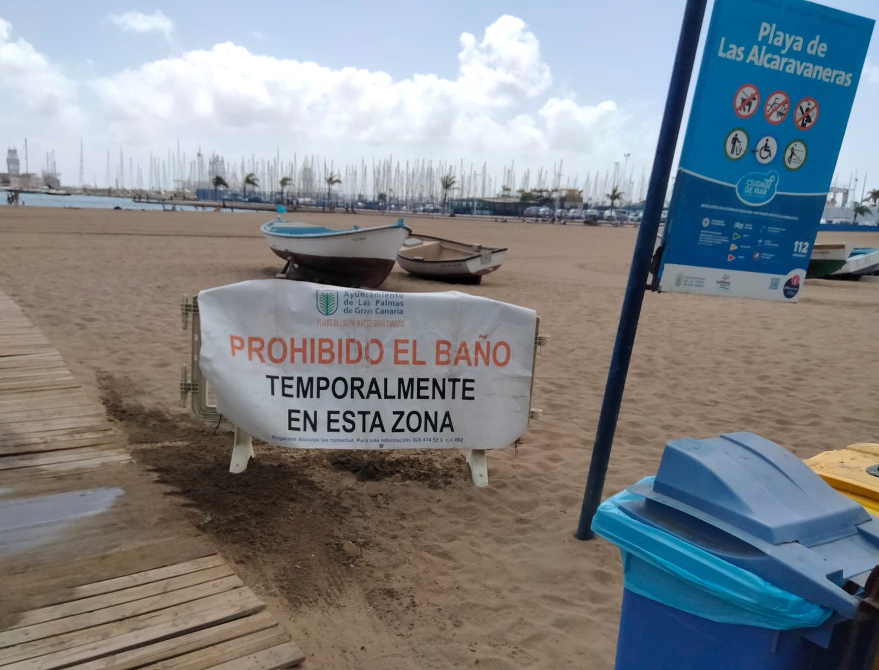 Cerrada al baño la playa de Las Alcaravaneras por niveles anormales de enterococo