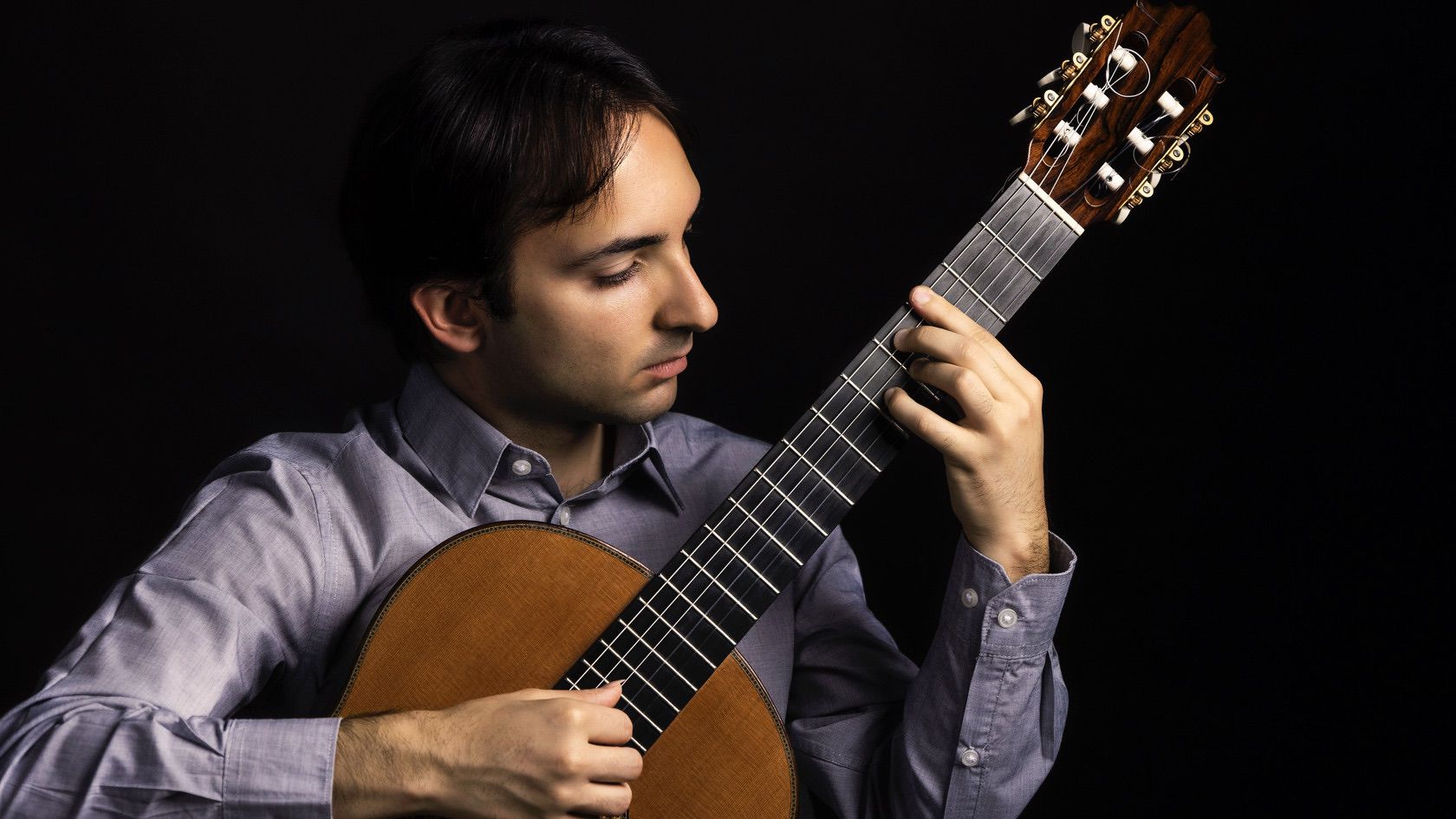 Música y romanticismo con el 'Ensueño' y la guitarra del concertista Alejandro García en La Casa de Colón