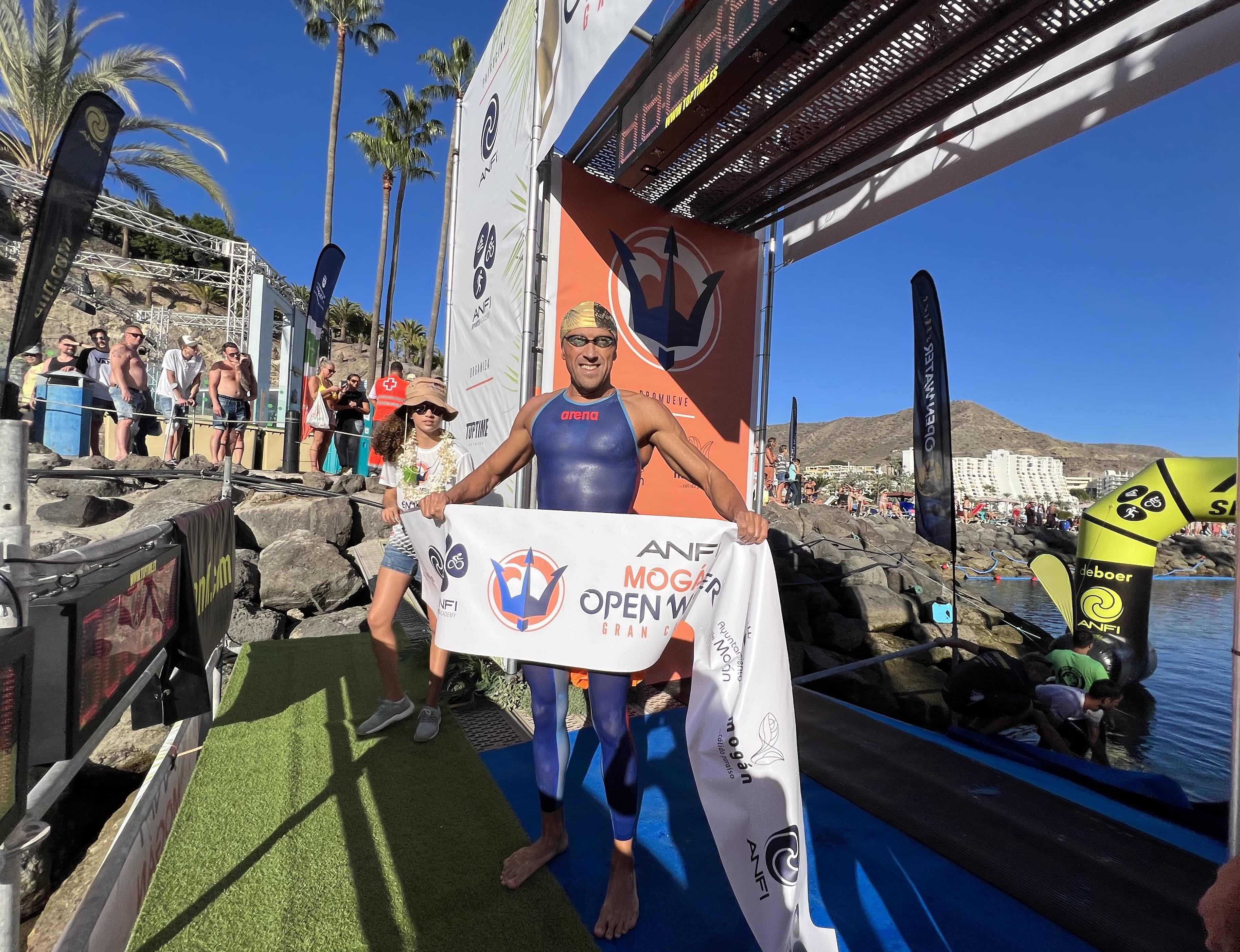 Eduard Mannanov y Ainhoa Santana brillan en la Anfi Mogán Open Water