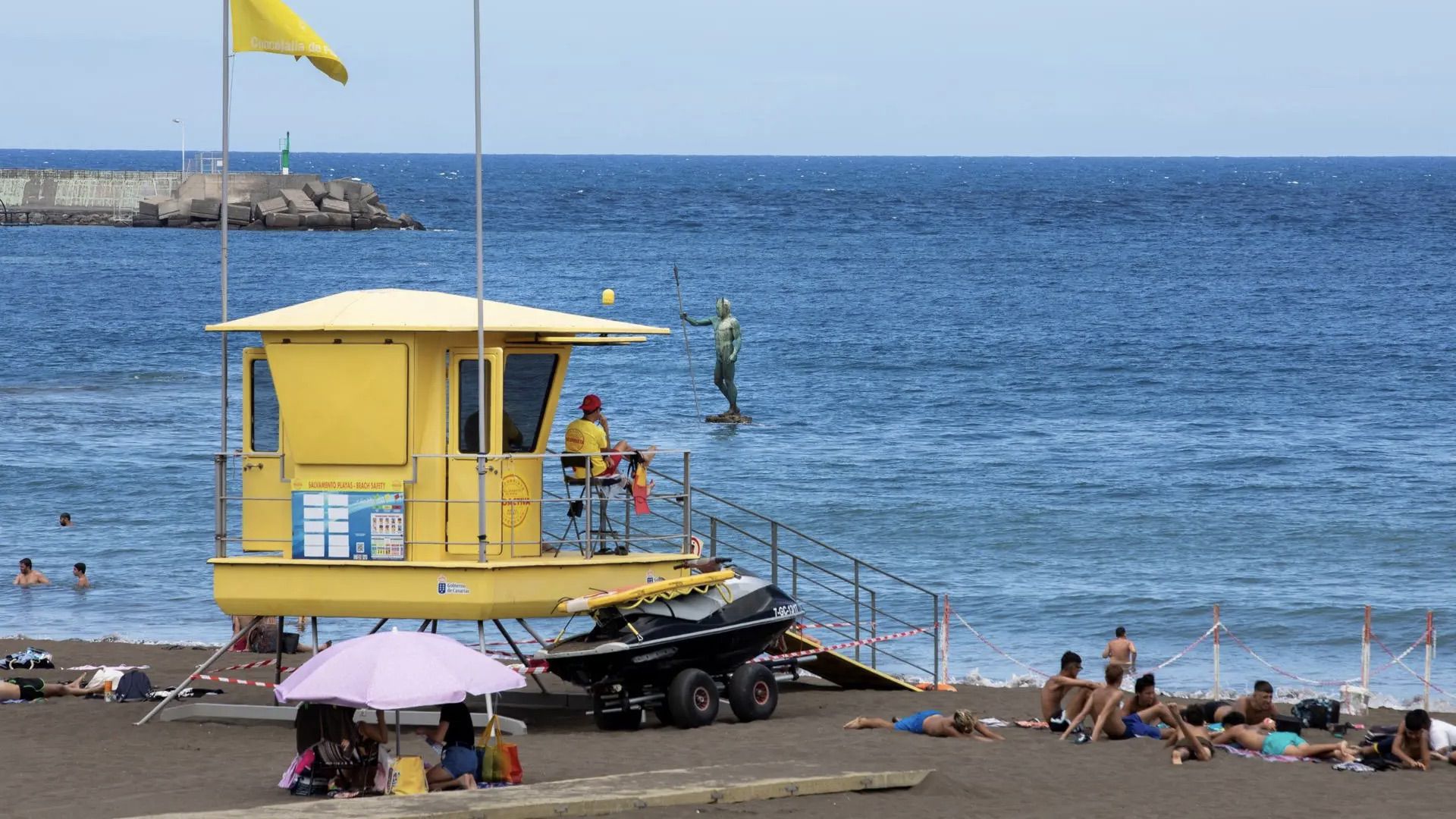 Abren y vuelven a clausurar las playas de Melenara y Salinetas ante la presencia de un tiburón