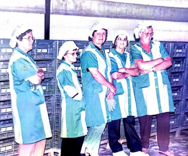 Primero Arico propone un homenaje para las mujeres que trabajaron en el tomate