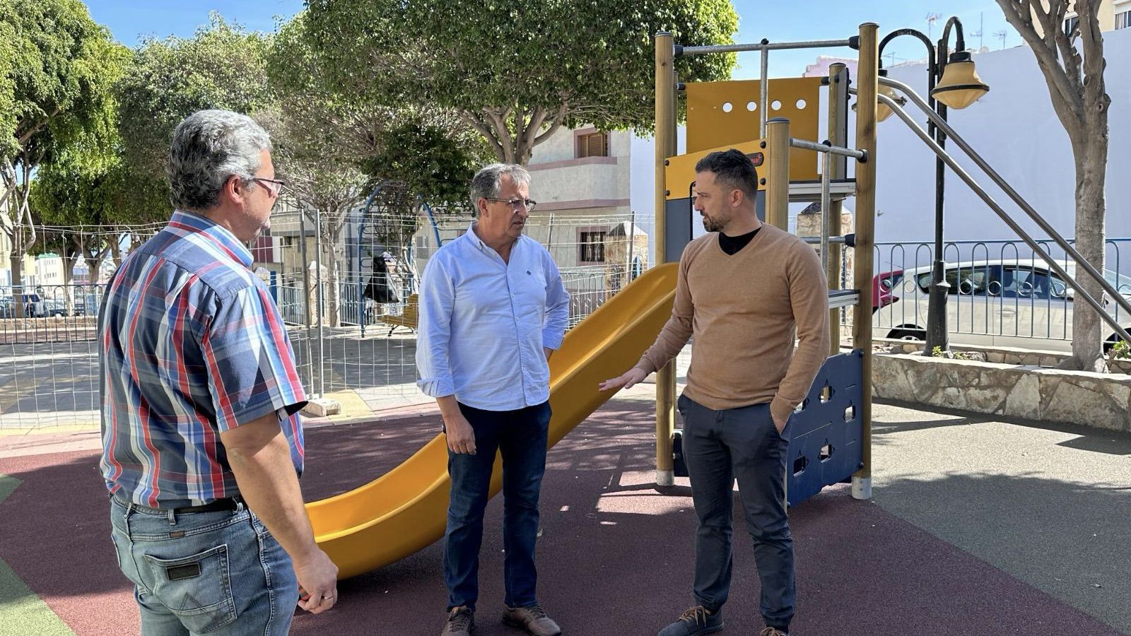 Telde pone en funcionamiento nuevos parques infantiles y zonas de recreo en distintos barrios