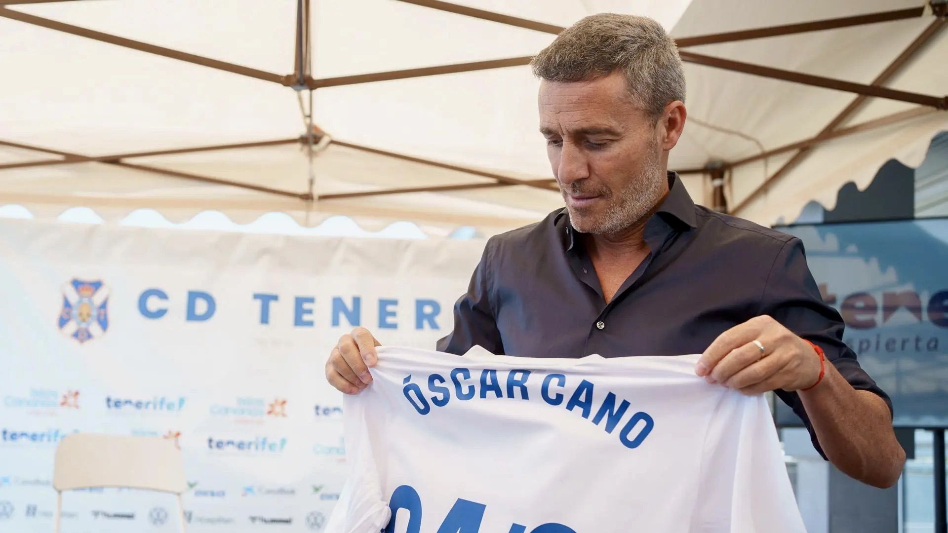 El míster del CD Tenerife trabajará por estar entre los mejores de la categoría