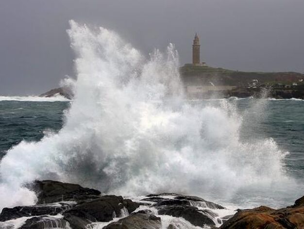 Toda España. excepto Canarias, en alerta por el temporal, con Galicia y Aragón en rojo