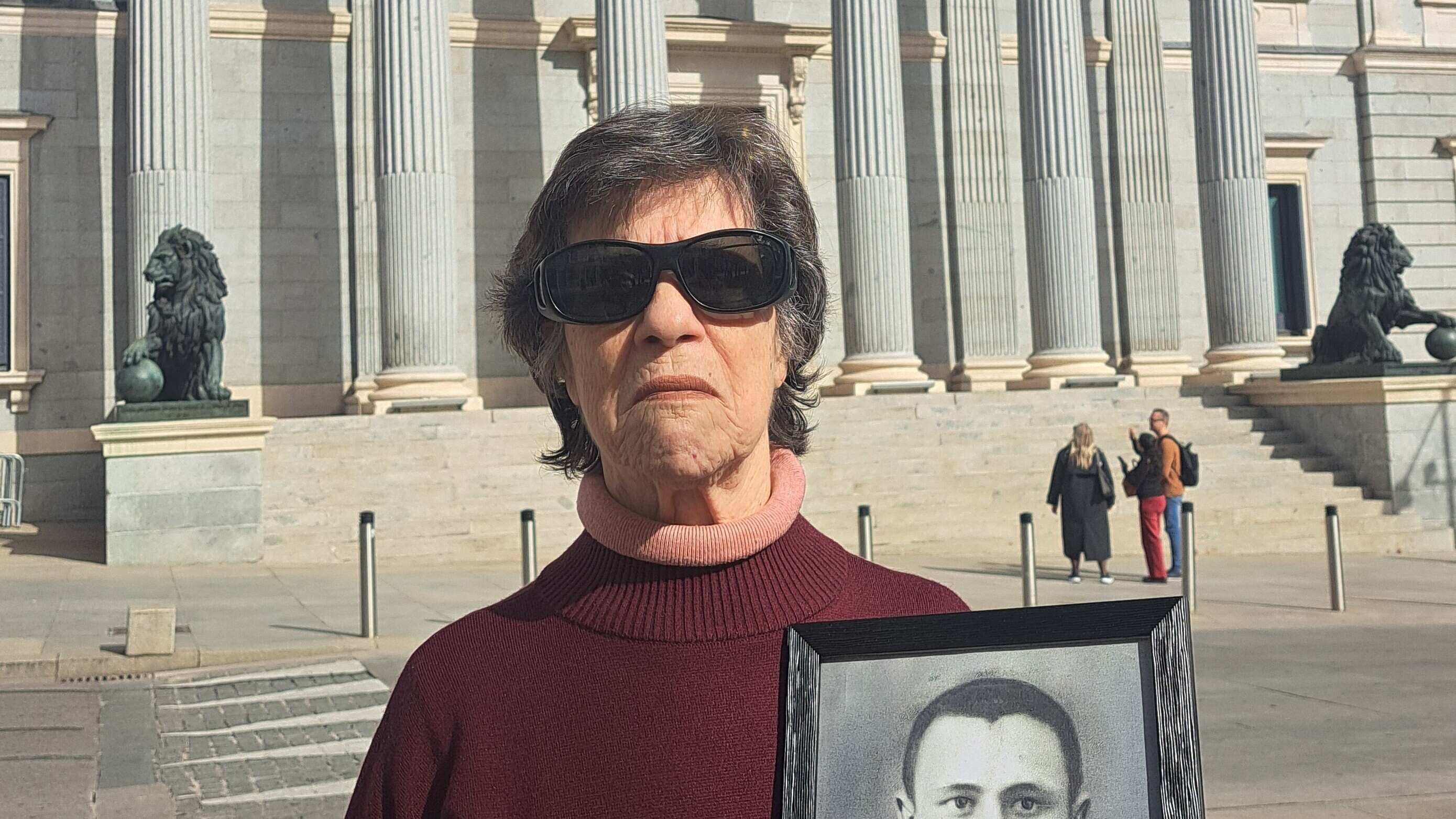 La activista por la memoria de los represaliados, Pino Sosa, protagoniza un encuentro alrededor de la muestra 