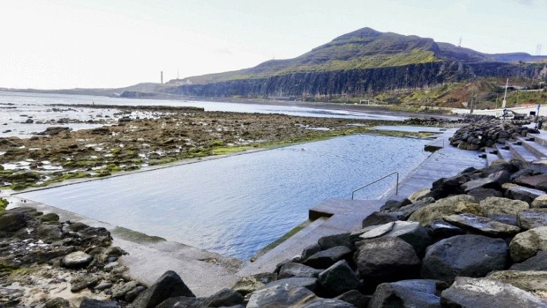 Las piscinas de La Laja verán mejoras en el acceso y el solarium