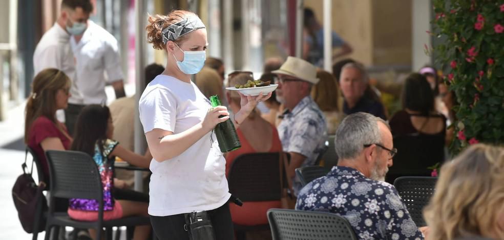 Canarias baja el paro en el 2002 en 50.100 personas y crea 52.800 puestos de trabajo