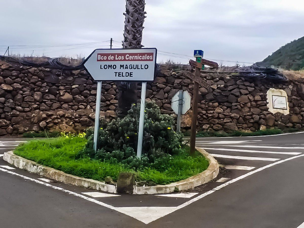 Tres heridos de diversa consideración, entre ellos un menor, al colisionar dos turismos en Telde