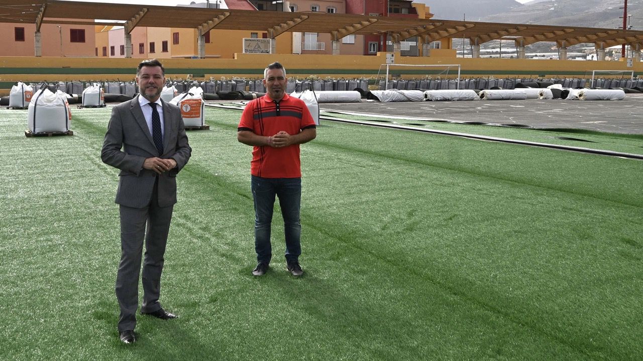 Avanza la colocación del nuevo césped artificial de Barrial