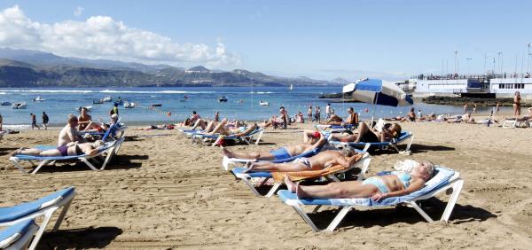 Canarias pierde un 90,3% de turistas extranjeros en el primer trimestre, según Turespaña