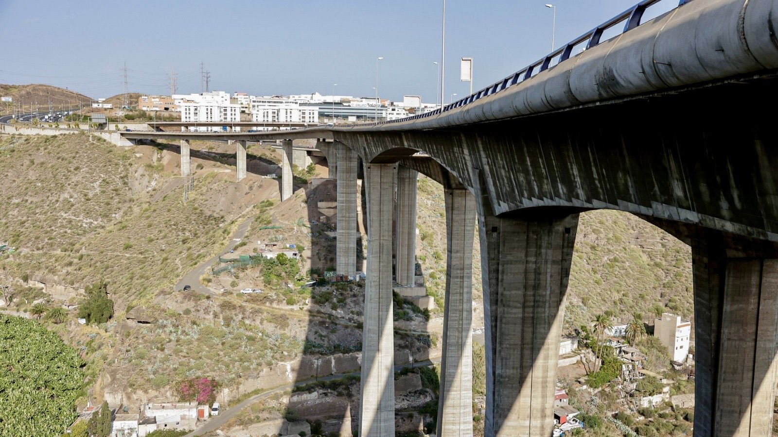 El puntal de acero del viaducto del Guiniguada se trasladará en la madrugada del sábado
