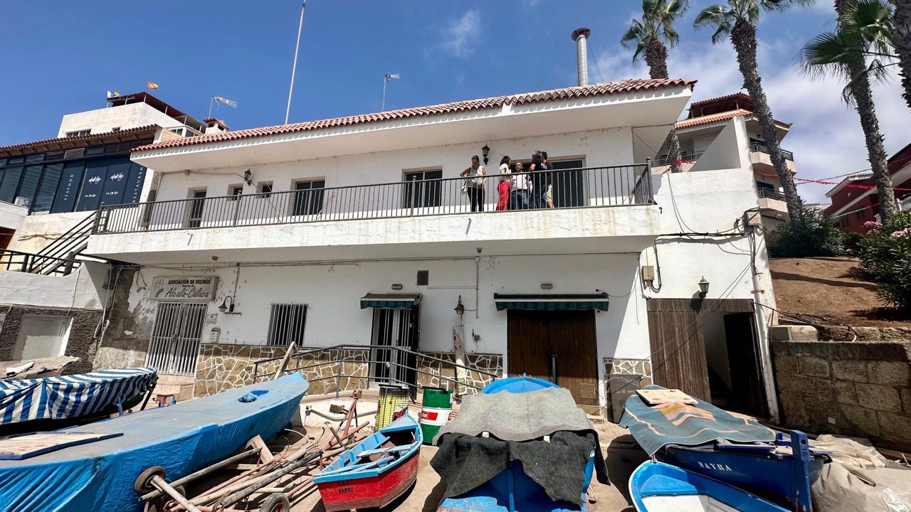 Gobierno y corporación plantean recuperar el puerto pesquero de Alcalá en Guía de Isora