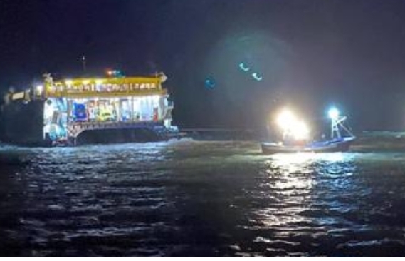 ENCALLA el ferry Bentago Express cuando atracaba en el Puerto de Agaete  sin que haya heridos