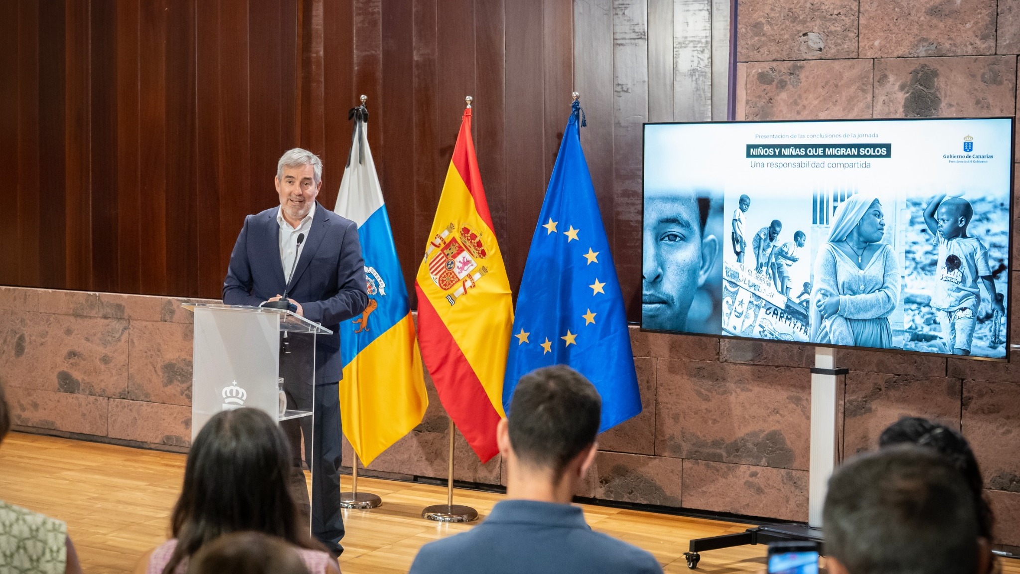Clavijo presenta una Guía de Buenas Prácticas para mejorar la atención a los menores no acompañados