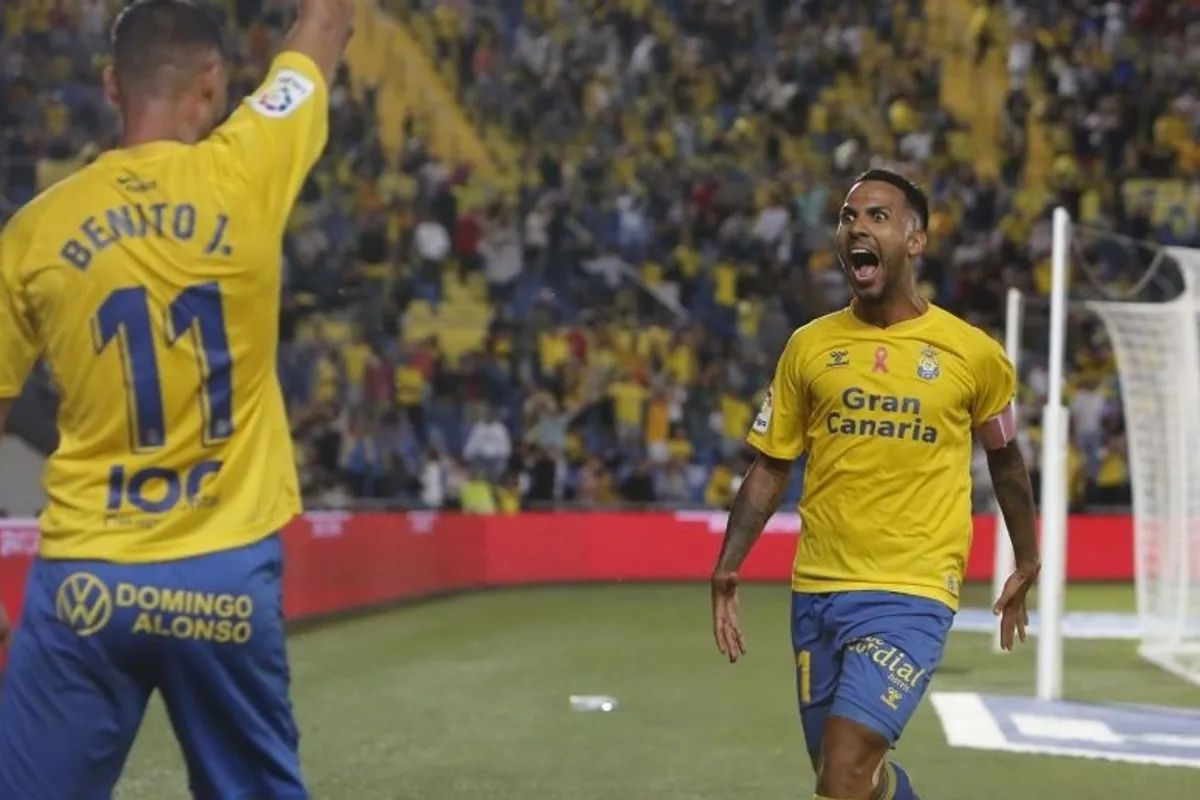 Y llegó Jonathan Viera .... Las Palmas gana 1-0 en el descuento al Cartagena