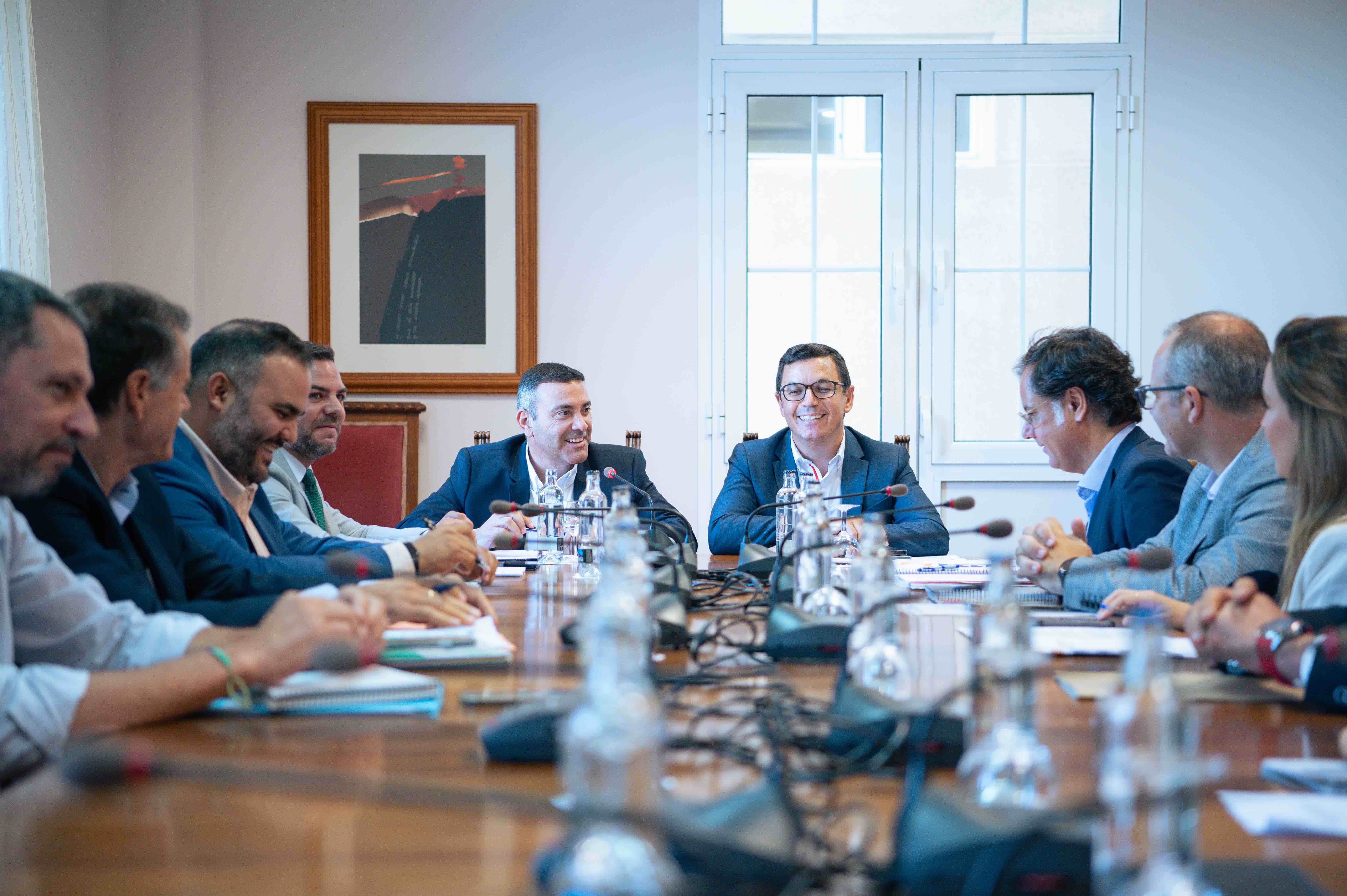 El Ejecutivo y el Cabildo de Lanzarote sellan su compromiso en beneficio de las prioridades