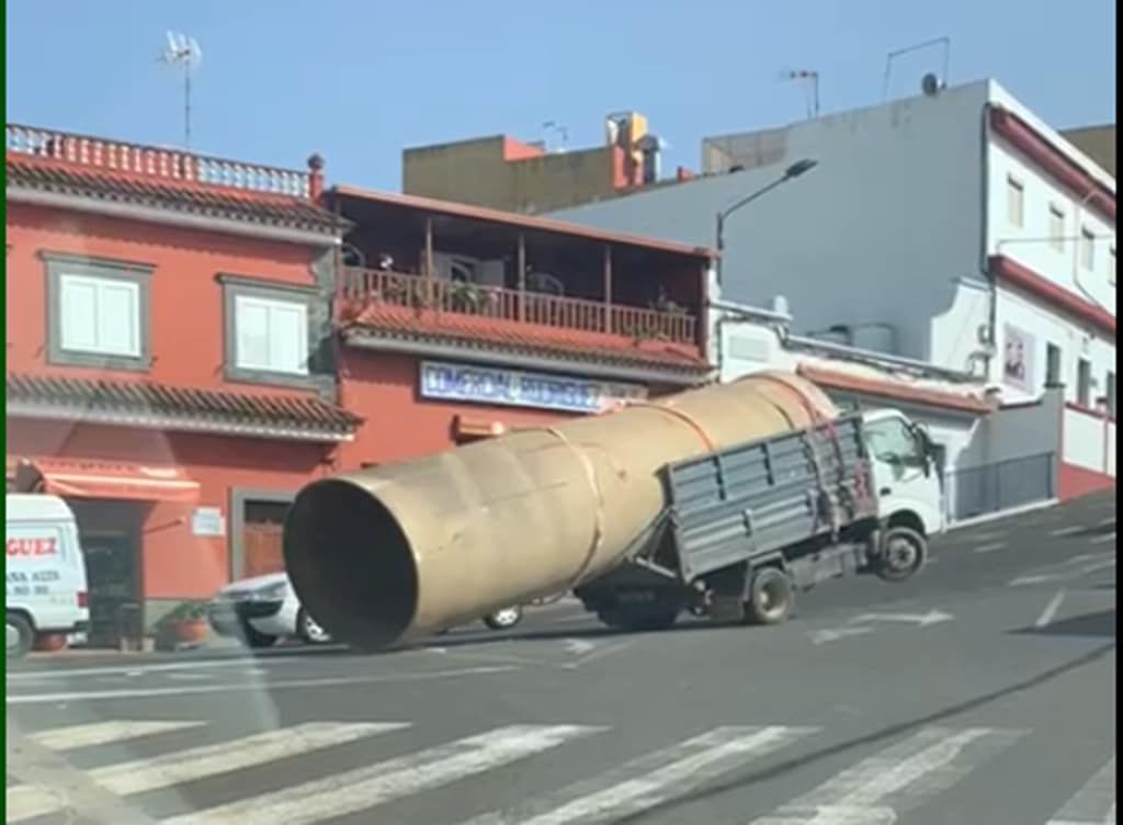 El 'intrépido' conductor del camión del caballito en Guia en libertad con cargos