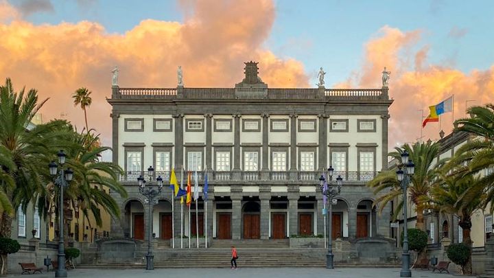 El Ayuntamiento de Las Palmas de Gran Canaria actualiza el diseño de los rótulos de las calles con nuevas placas
