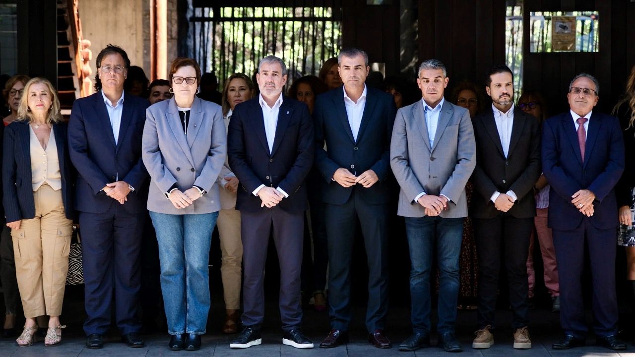 Las instituciones canarias guardan un minuto de silencio por las víctimas de la dana