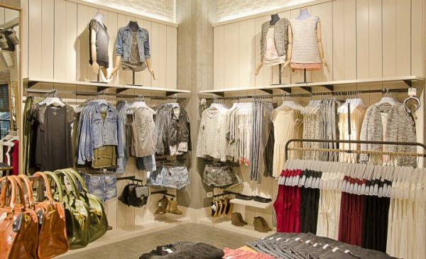 Los precios suben en Canarias un 0,2% en noviembre empujados por el encarecimiento de vestidos y calzados