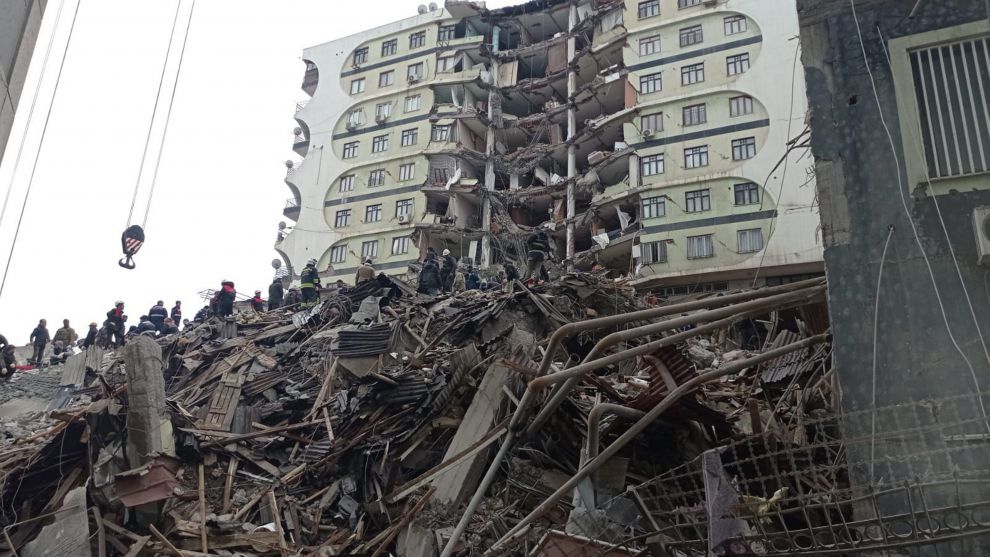 Un gran TERREMOTO sepulta a cientos de personas en Turquía y Siria en mitad de la noche
