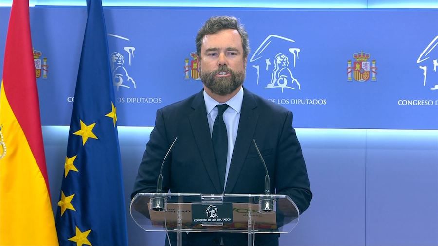 Espinosa de los Monteros alega motivos personales para dejar el Congreso y la dirección de Vox, pero seguirá de afiliado