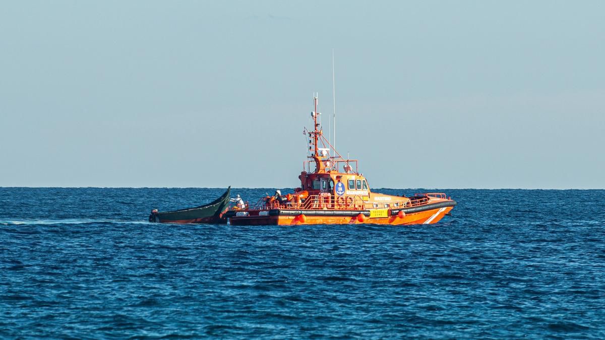 Un fallecido entre las 107 personas que llegaron durante esta madrugada a las islas en dos pateras