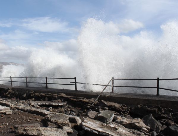 El Gobierno de Canarias declara la alerta por fenómenos costeros en todo el archipiélago