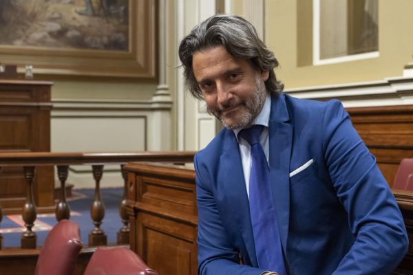 Gustavo Matos (PSOE), nuevo presidente del Parlamento de Canarias