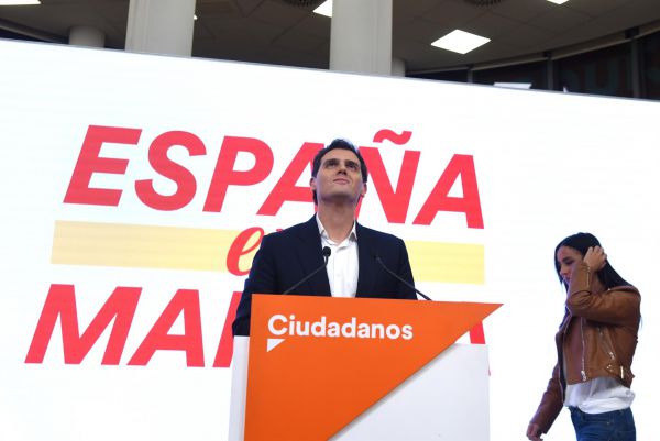 Albert Rivera dimite de todo: deja la presidencia del partido, renuncia a su escaño y abandona la política