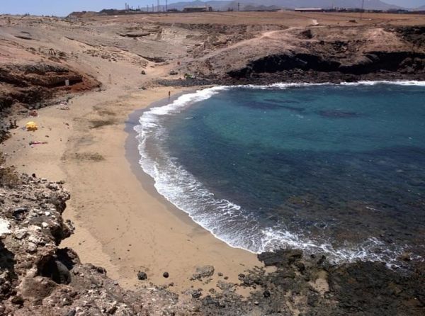 Telde (Gran Canaria) abre una encuesta ciudadana para decidir si la Playa de Aguadulce se convierte en nudista