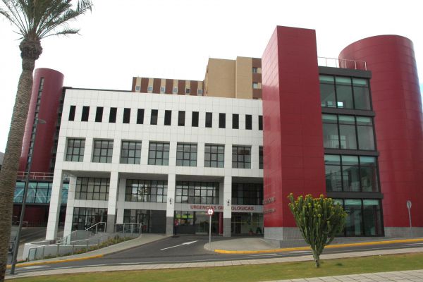 Aislan una planta del Hospital Insular (Gran Canaria) al detectar 16 positivos