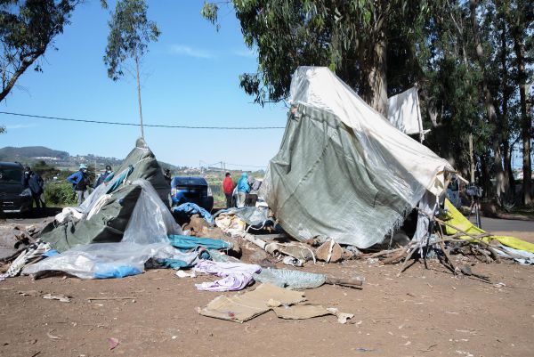 PRISIÓN PREVENTIVA para cinco de los ocho migrantes detenidos tras los altercados en el Campamento de Las Raíces