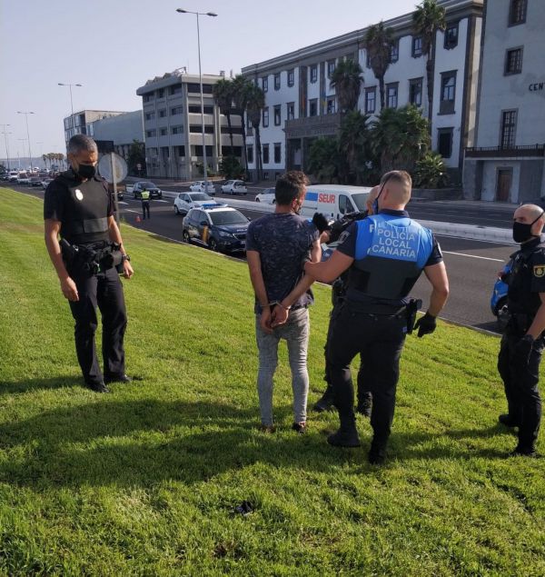 Detienen a un hombre por robar el dinero de la caja de un restaurante de Vegueta, en Las Palmas de Gran Canaria
