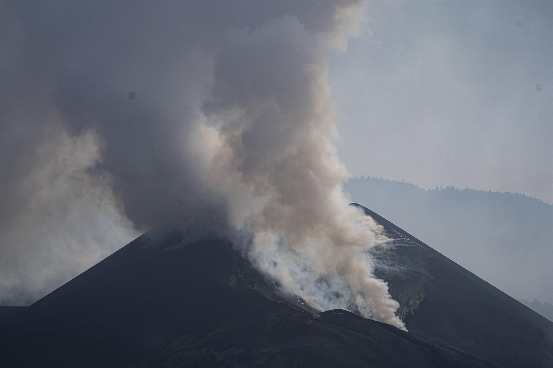 Preocupa en el día 68, desde el comienzo de la erupción, las lluvias torrenciales 