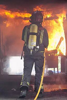 Cinco afectados en el incendio de una vivienda en Santa Cruz de Tenerife