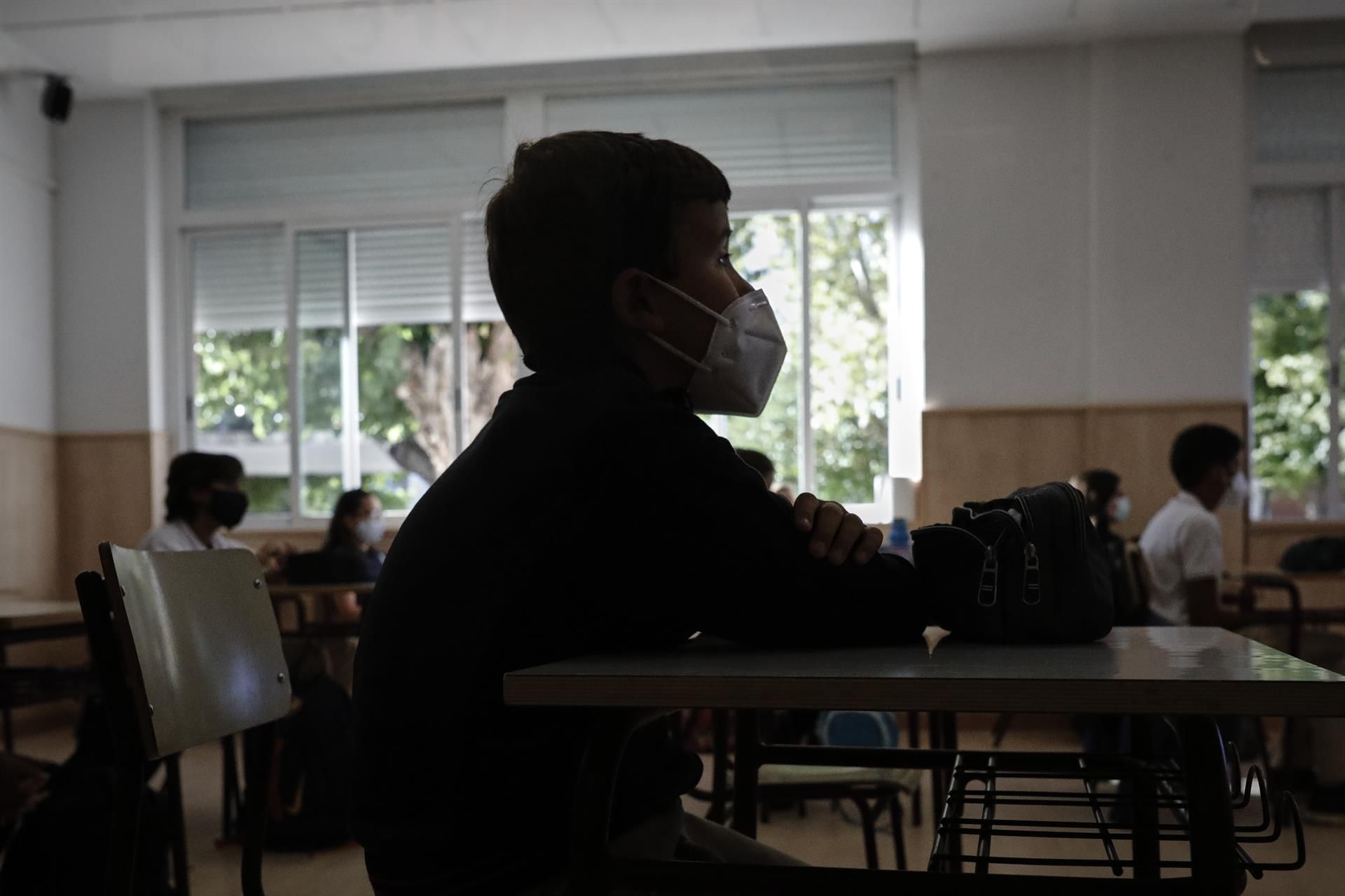 Canarias se remite al decreto y las mascarillas dejan de ser obligatorias, con carácter general,  en los colegios