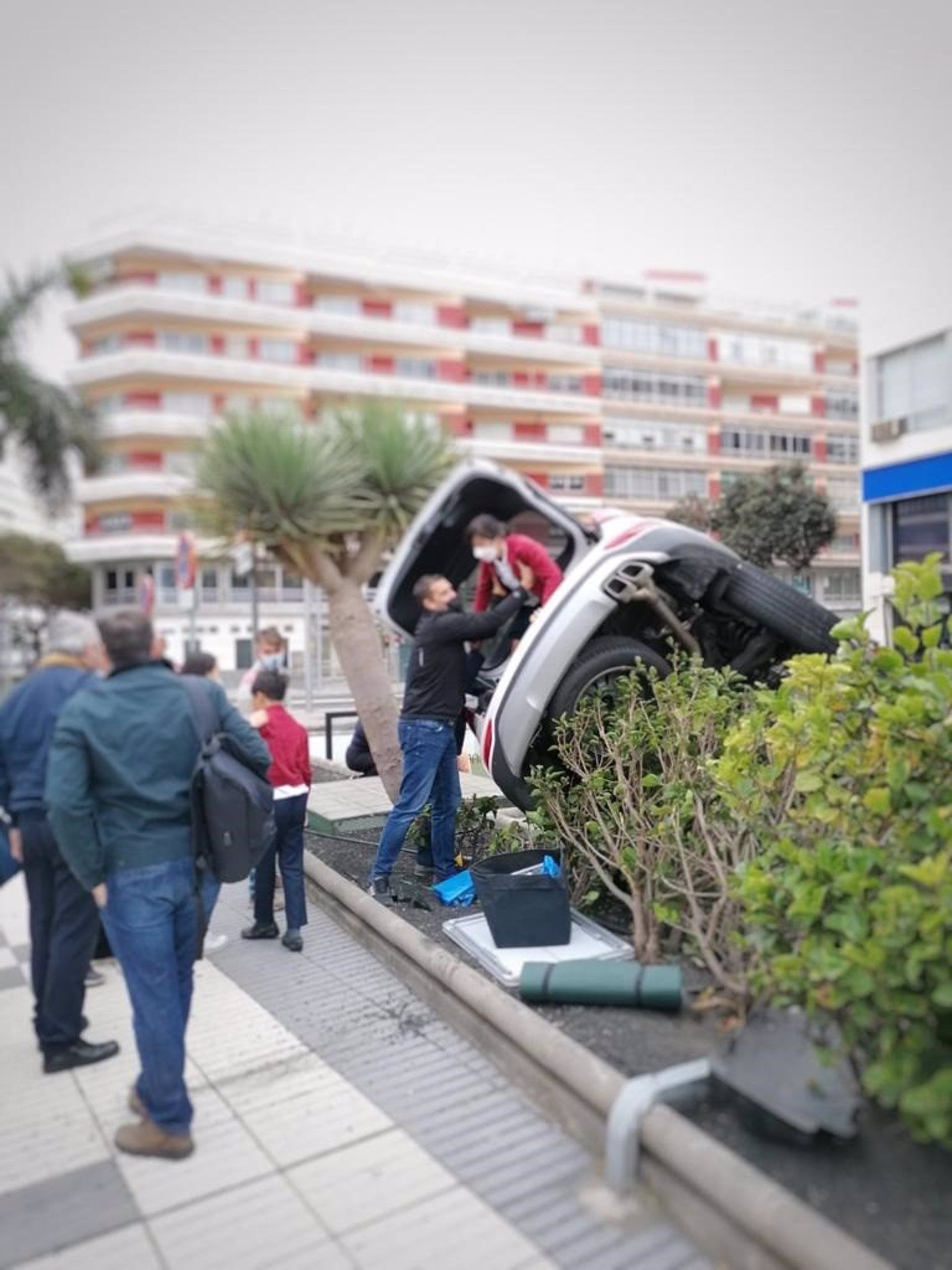 Un camión y varios pequeños accidentes provocan grandes retenciones en la GC-1