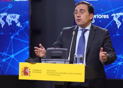 El ministro Albares admite que la islas seguirán recibiendo migrantes tras el acuerdo con Marruecos pero confía en que mejore el control