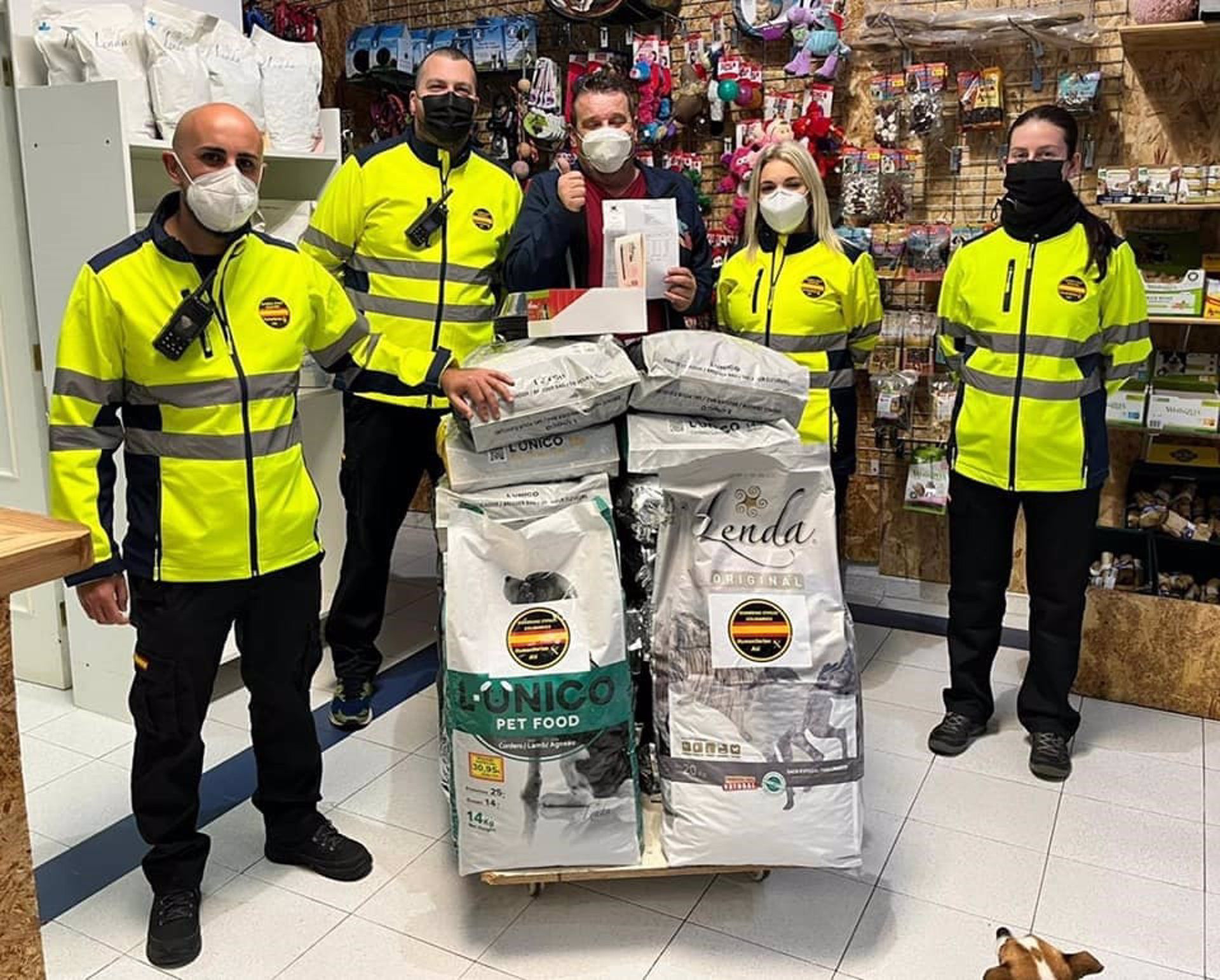 Guardias Civiles Solidarios finaliza la campaña de ayuda para los afectados por el volcán de La Palma