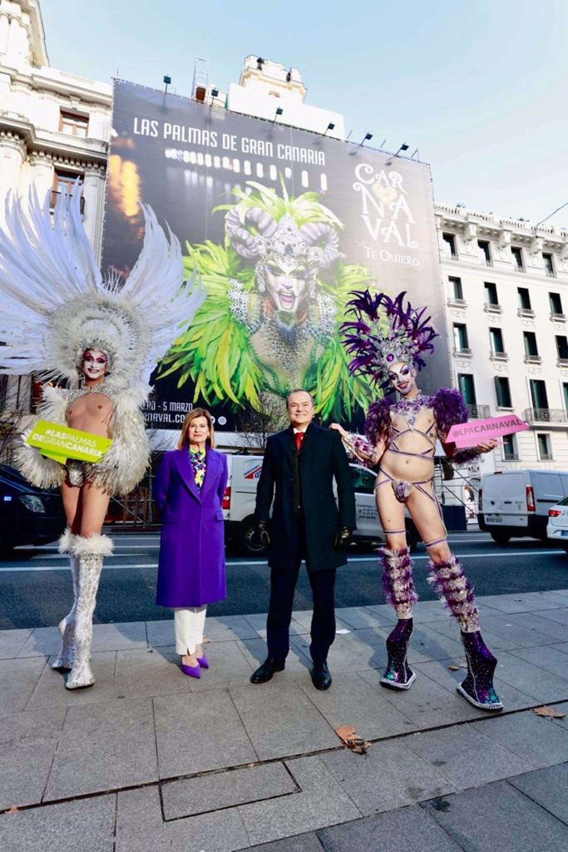 Las Palmas de Gran Canaria promociona su Carnaval con una lona gigante en la Gran Vía de Madrid