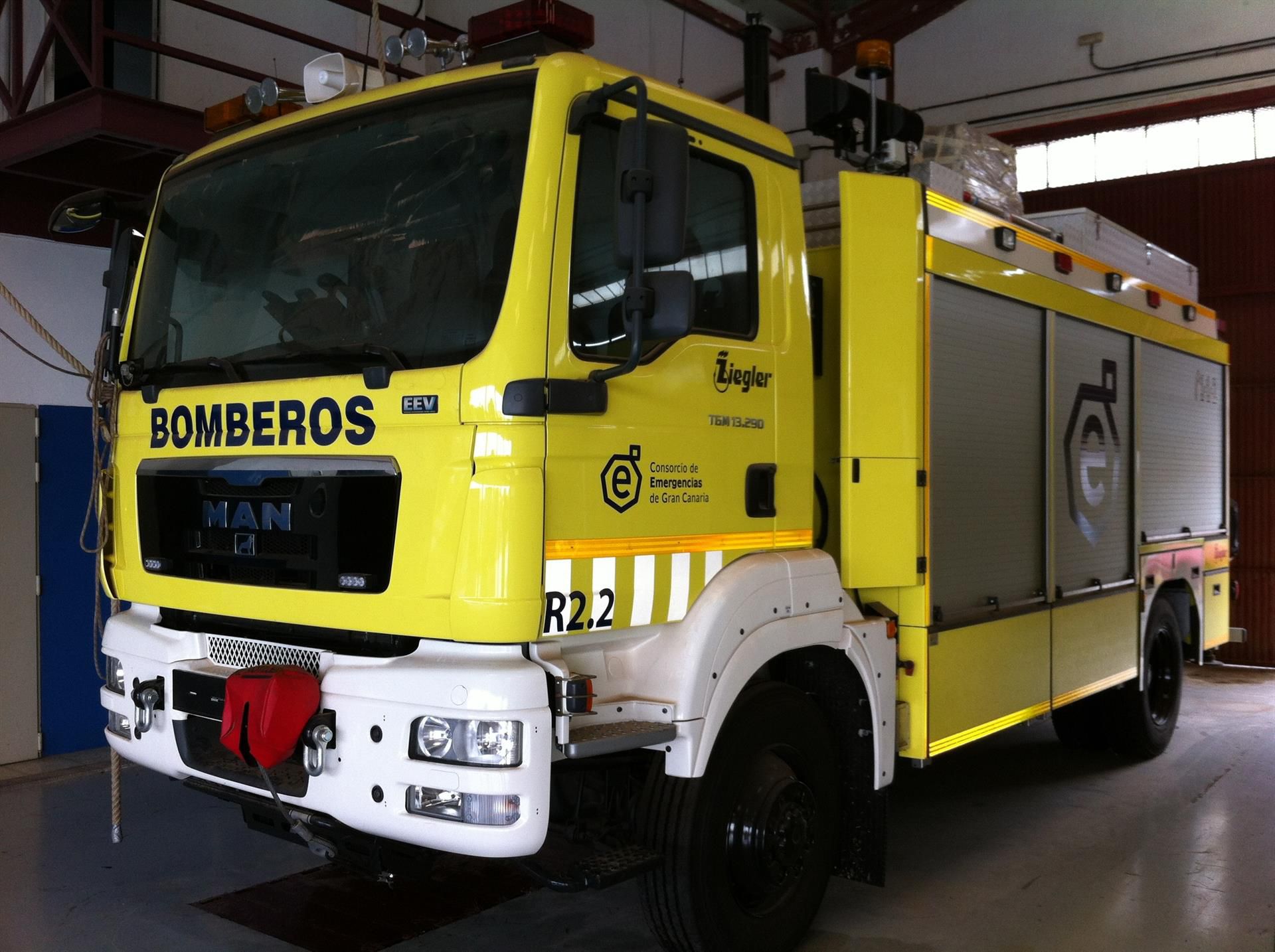 Muere una hombre al incendiarse su vehículo en la GC-2 a su paso por Arucas