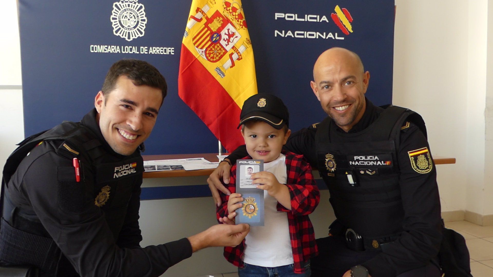 Dos agentes de Policía Nacional salvan la vida a un niño de 3 años que entró en parada cardiorrespiratoria en Lanzarote