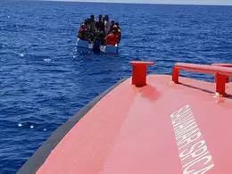 125 migrantes llegan a las islas en las últimas hora. Uno de ellos en estado grave