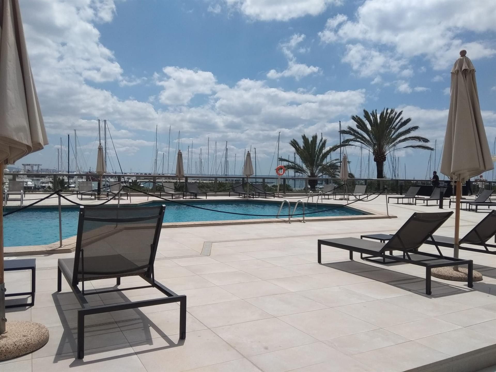 Las pernoctaciones en establecimientos hoteleros de Canarias superan las 6,2 millones en julio, según el INE
