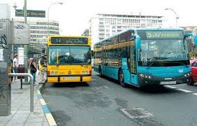 Un peatón atropellado por una guagua