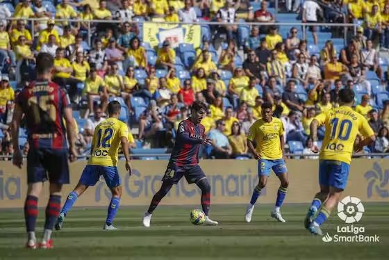 La UD Las Palmas empata 0-0 con el Levante en el  Gran Canaria 